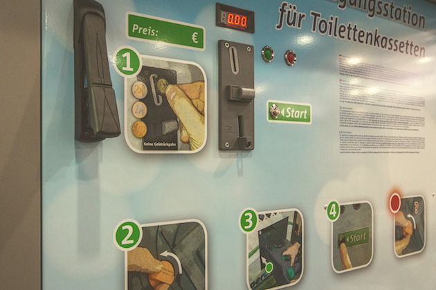 Vaciar el cartucho del baño - ¡Con la nueva estación de eliminación es (casi) un placer!