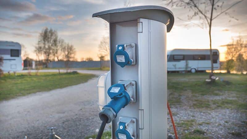La electricidad en las autocaravanas y caravanas: la toma de tierra, pero de la forma correcta