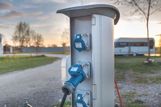 La electricidad en las autocaravanas y caravanas: la toma de tierra, pero de la forma correcta