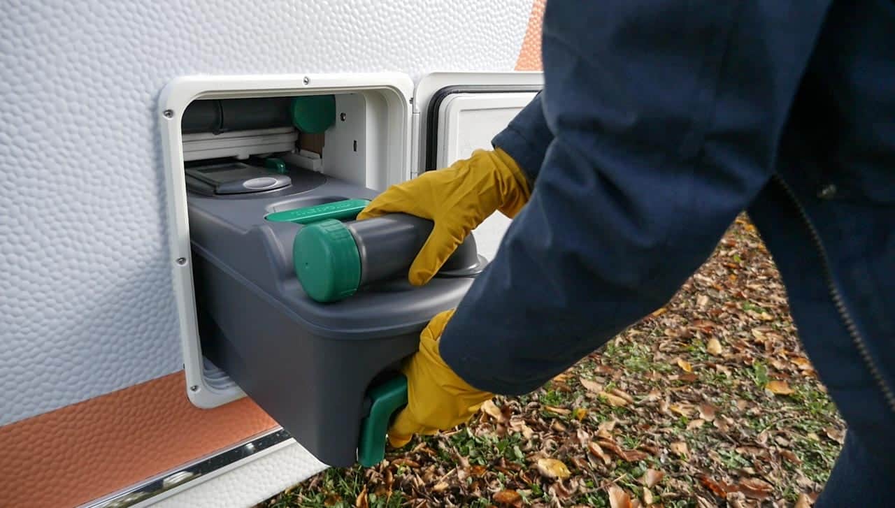 Guía de inodoros de camping: Inodoro químico - cómo funciona, aditivos sanitarios, eliminación