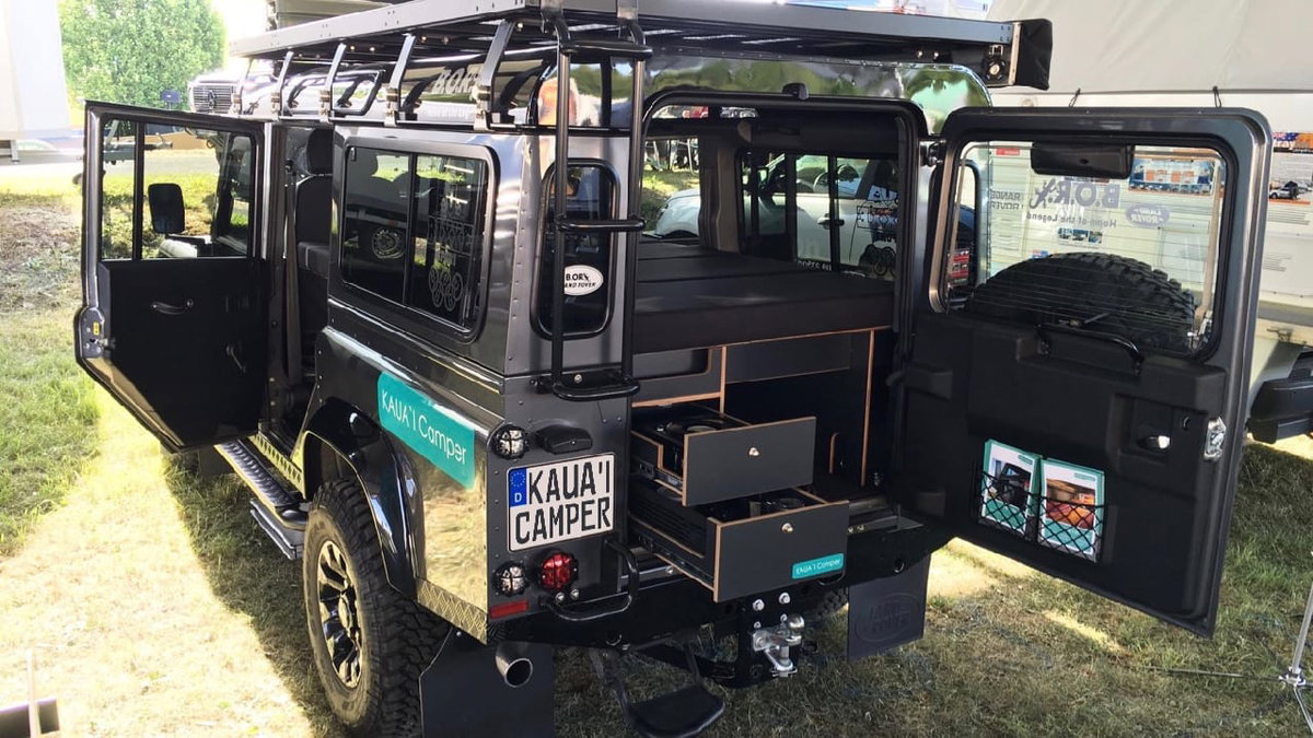 Una caravana ampliada con caja de acampada KAUAI