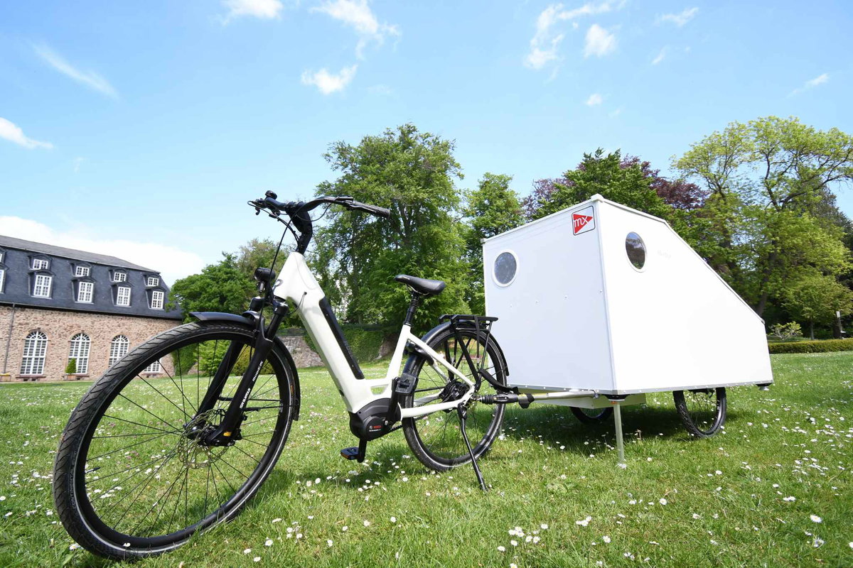 Con un peso de 52 kg sin equipaje, el modelo Martha también puede ser remolcado por una bicicleta convencional para ciclistas entrenados. (c) maxmess-diseño