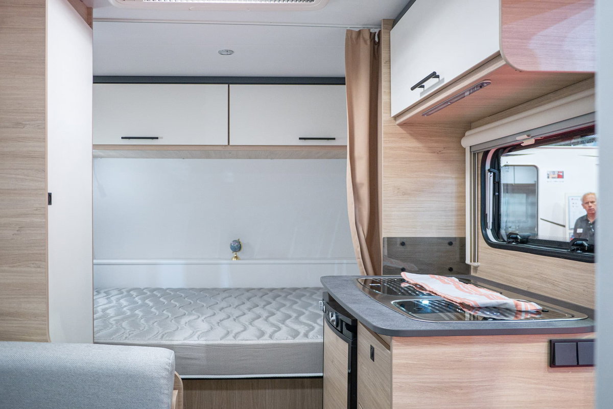 Sterckeman Easy 390 CP Caravana Salón 2023 Cocina Cama