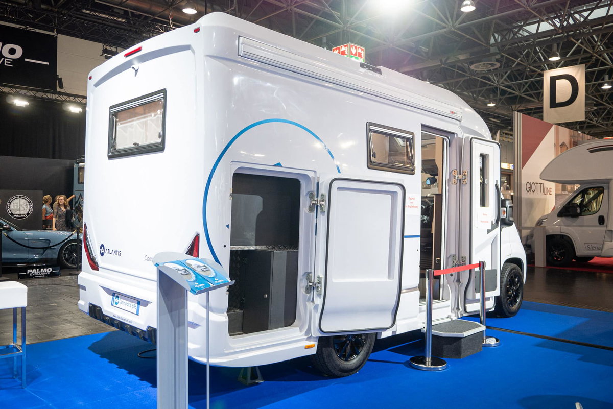 Puerta Trasera de Garaje Atlantis Compact 595 Caravana Salón 2023