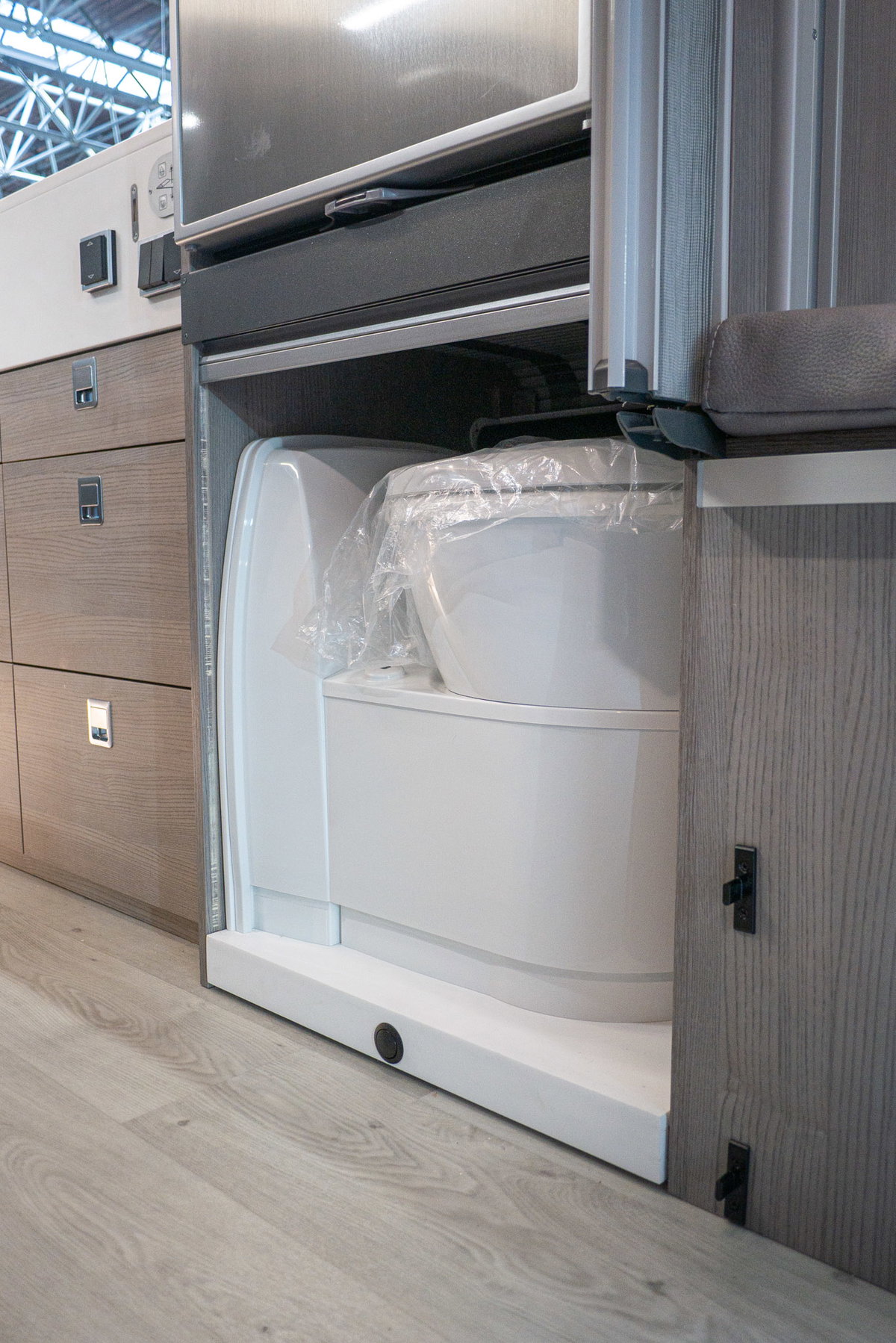 FurgoK Xpace 600+ Caravan Salon 2023 Toilette