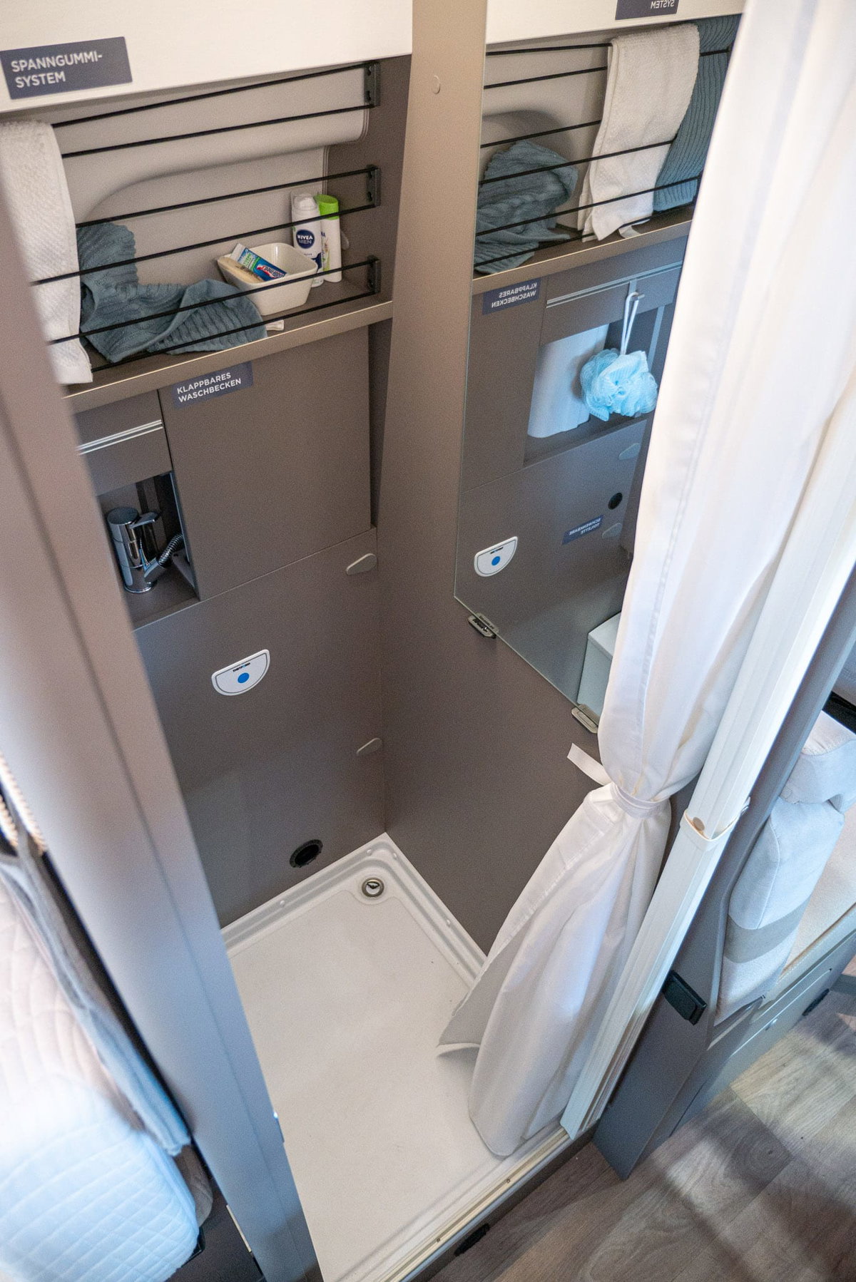 LMC Innovan 592 Caravan Salon 2023 Dusche