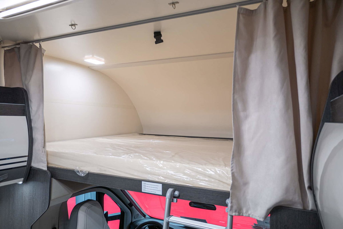 Roller Team Kronos Advance 290 M Caravan Salon Alkovenbett