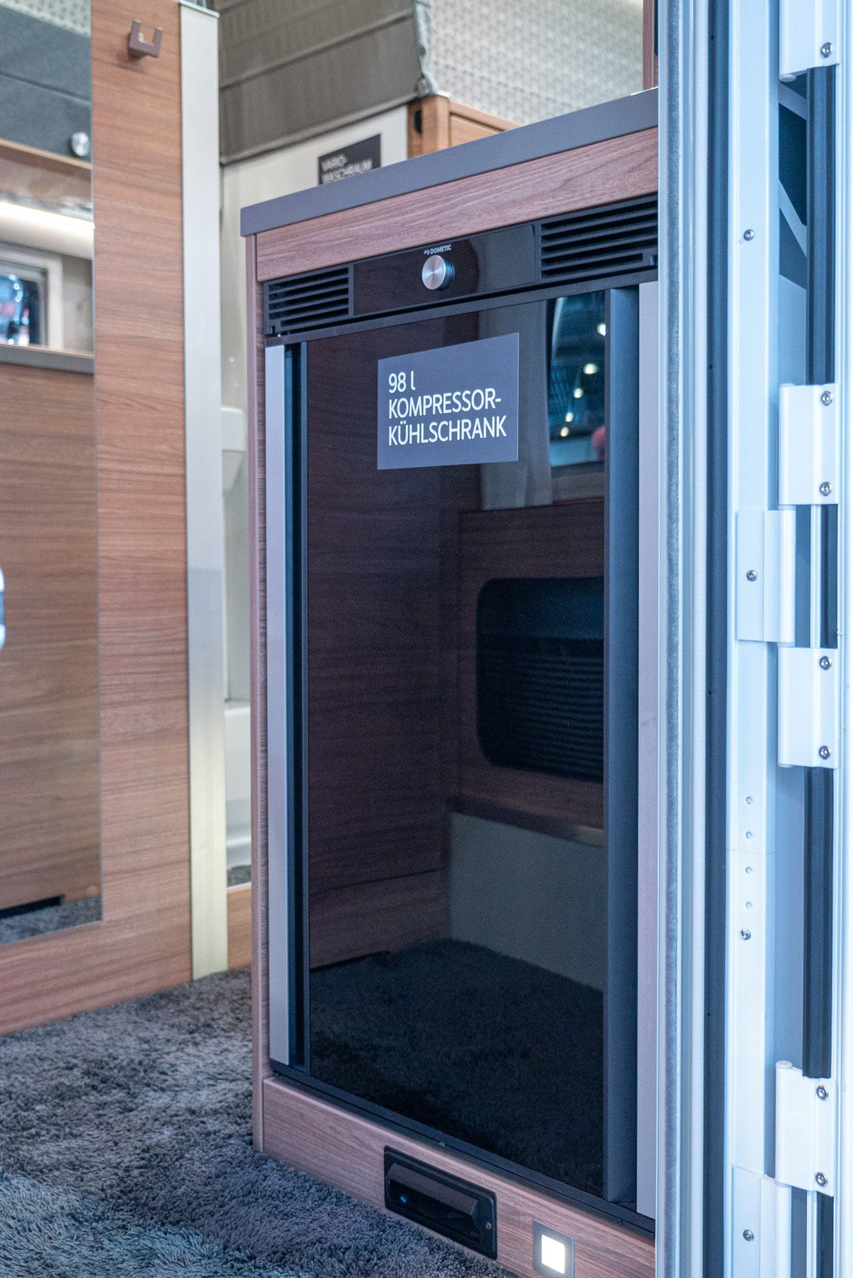 Weinsberg X-Cursion CUV 500 LT Kühlschrank Caravan Salon 2023