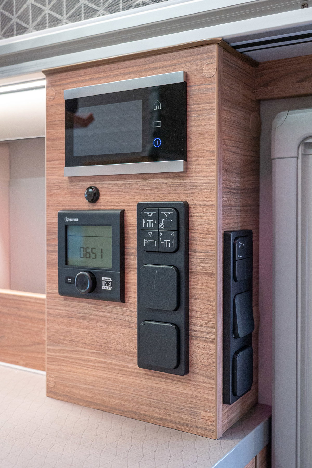 Weinsberg X-Cursion CUV 500 LT Steuereinheit Caravan Salon 2023