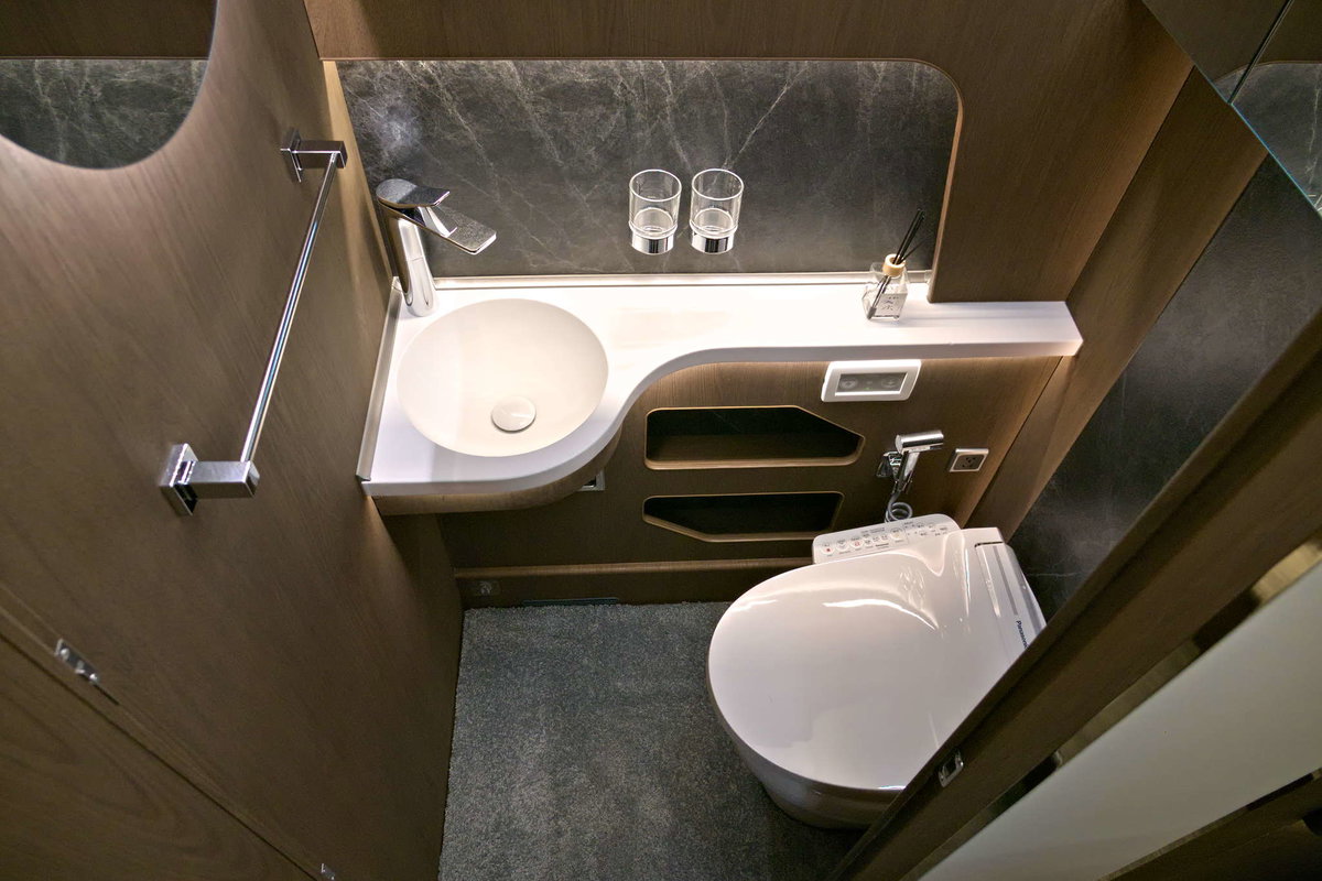 Deddle RV Carbonic Liner 78 - WC Caravan Salon 2024
