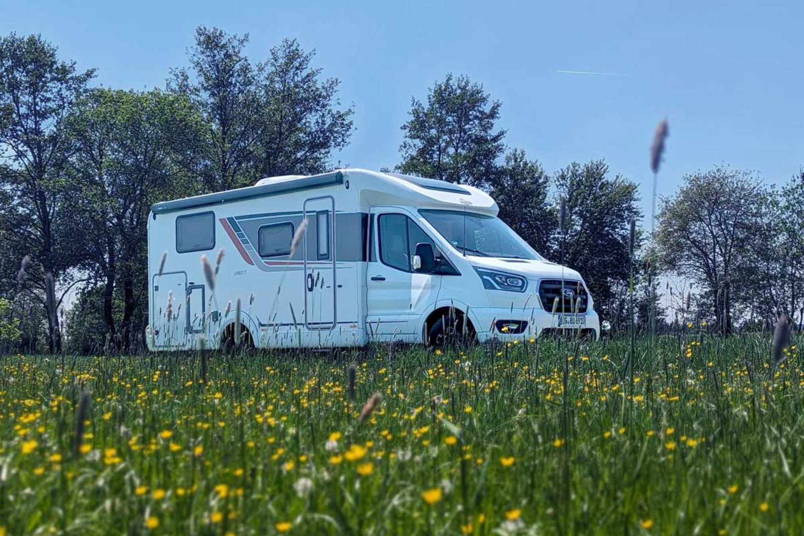 El Bürstner Lineo T 690 G en la prueba CamperStyle: vehículo semiintegrado de confort móvil basado en Ford (2024)