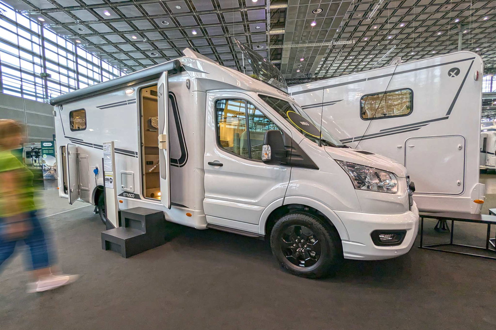 Novedades del Salón de la Caravana 2024: Etrusco V 6.8 SCF - autocaravana semi-integrada de dimensiones compactas