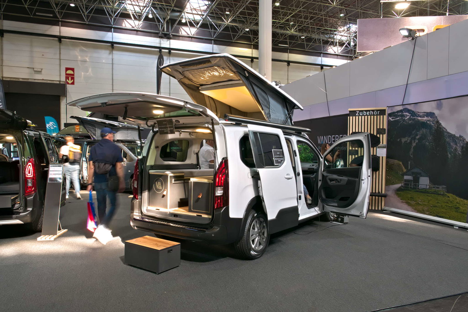 Vanderer One (2025): minicaravana compacta con carrocería modular y techo dormitorio