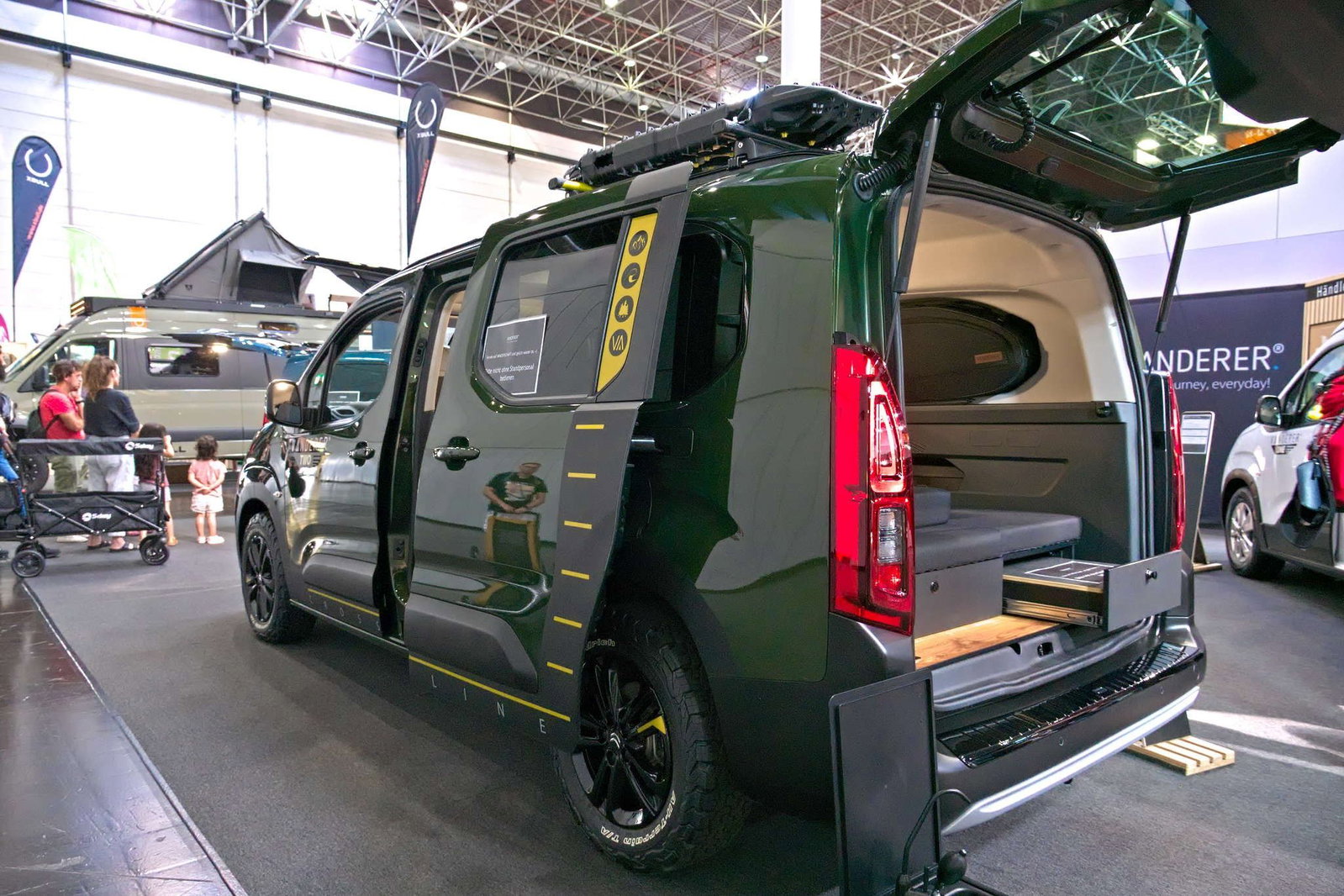 VANDERER Two (2024) - Autocaravana urbana minimalista para aventuras espontáneas