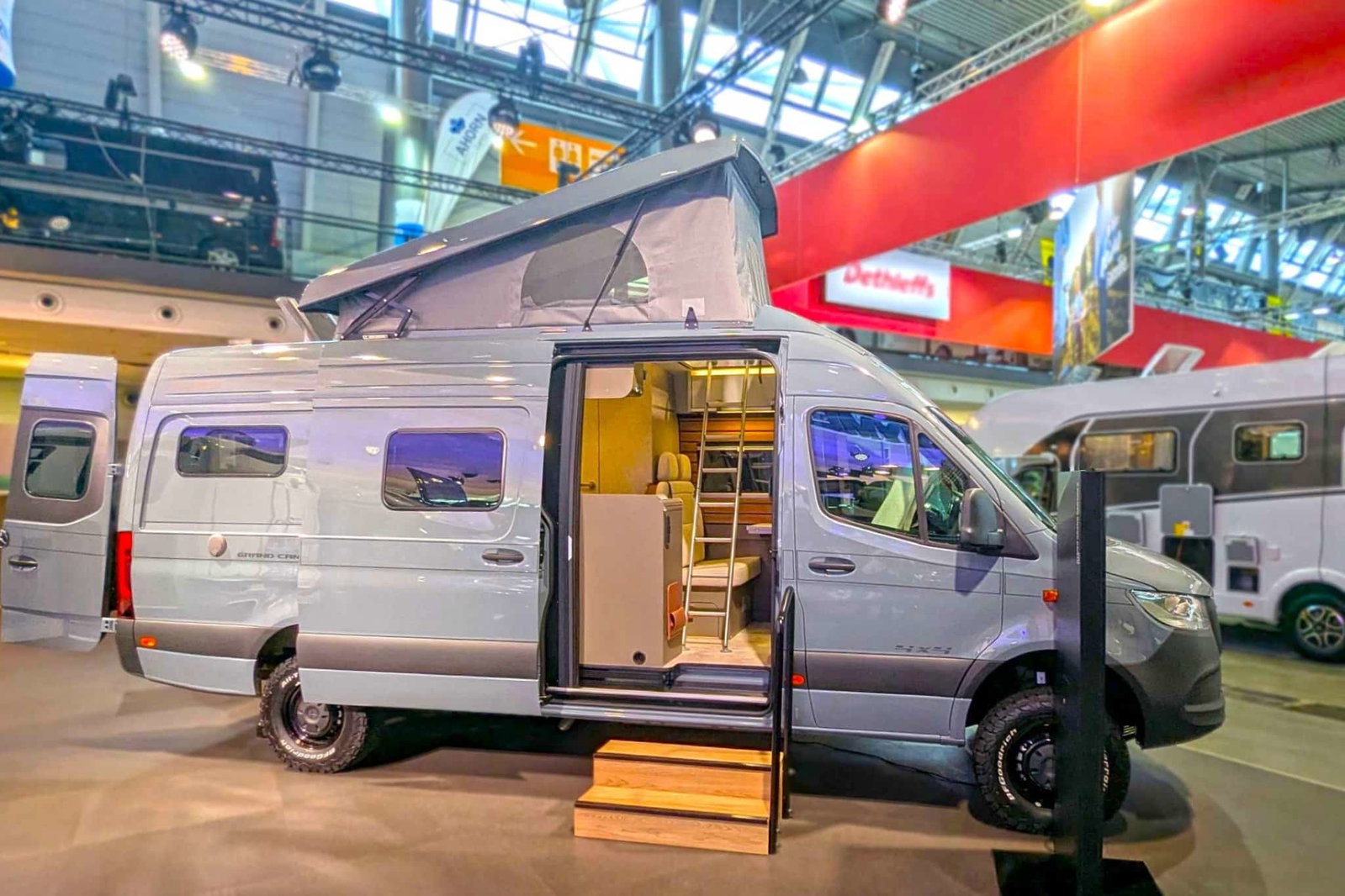 Hymer Grand Canyon S 700 (2025): Ingenioso concepto de espacio de más de 7 metros con camas longitudinales y bañera giratoria