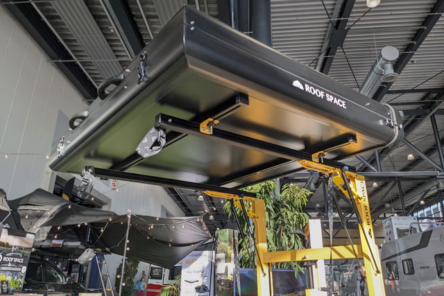 Dachzelt alleine aufs Auto heben? Dieser Lift stemmt 100 kg für dich