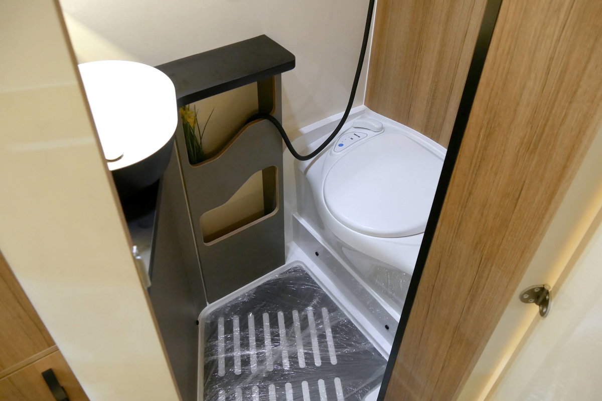 Hotomobil Ronin XL (2027): baño