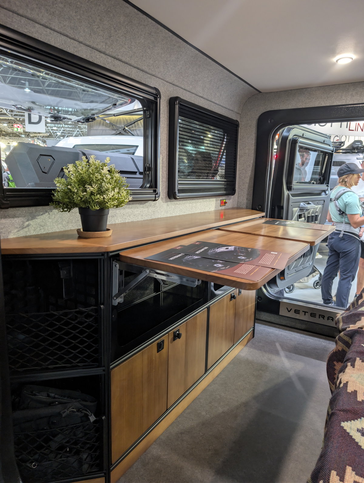 Lidu Veteran 350 mesas plegables en el interior