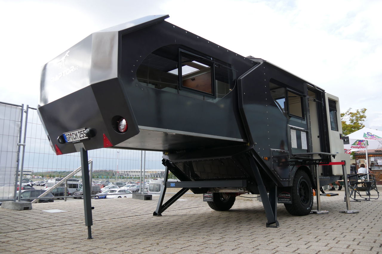 Perfecto para todoterrenos: ¡esta caravana off-road crece 2 m gracias a su slide-out!