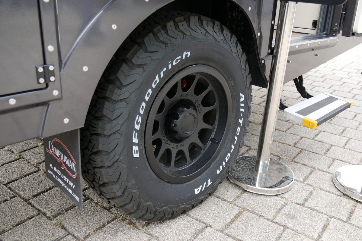 Raptor XC (3. Gen.) auf der Caravan live 2026 in Freiburg: Bereifung.