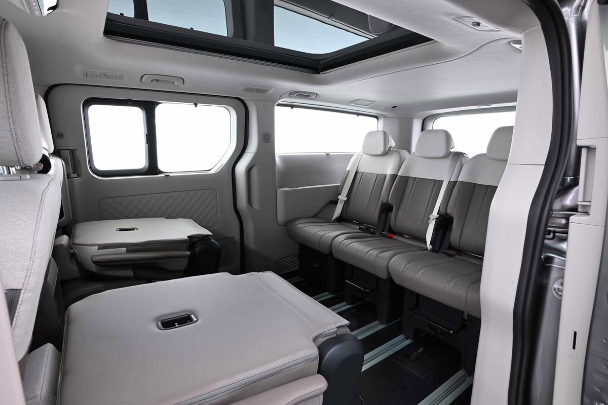 Interior del furgón eléctrico Kia PV7